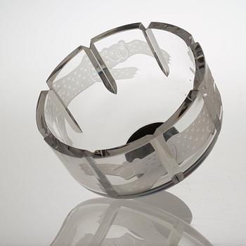 A Gunnar Cyrén cut and blasted glass bowl, Orrefors.