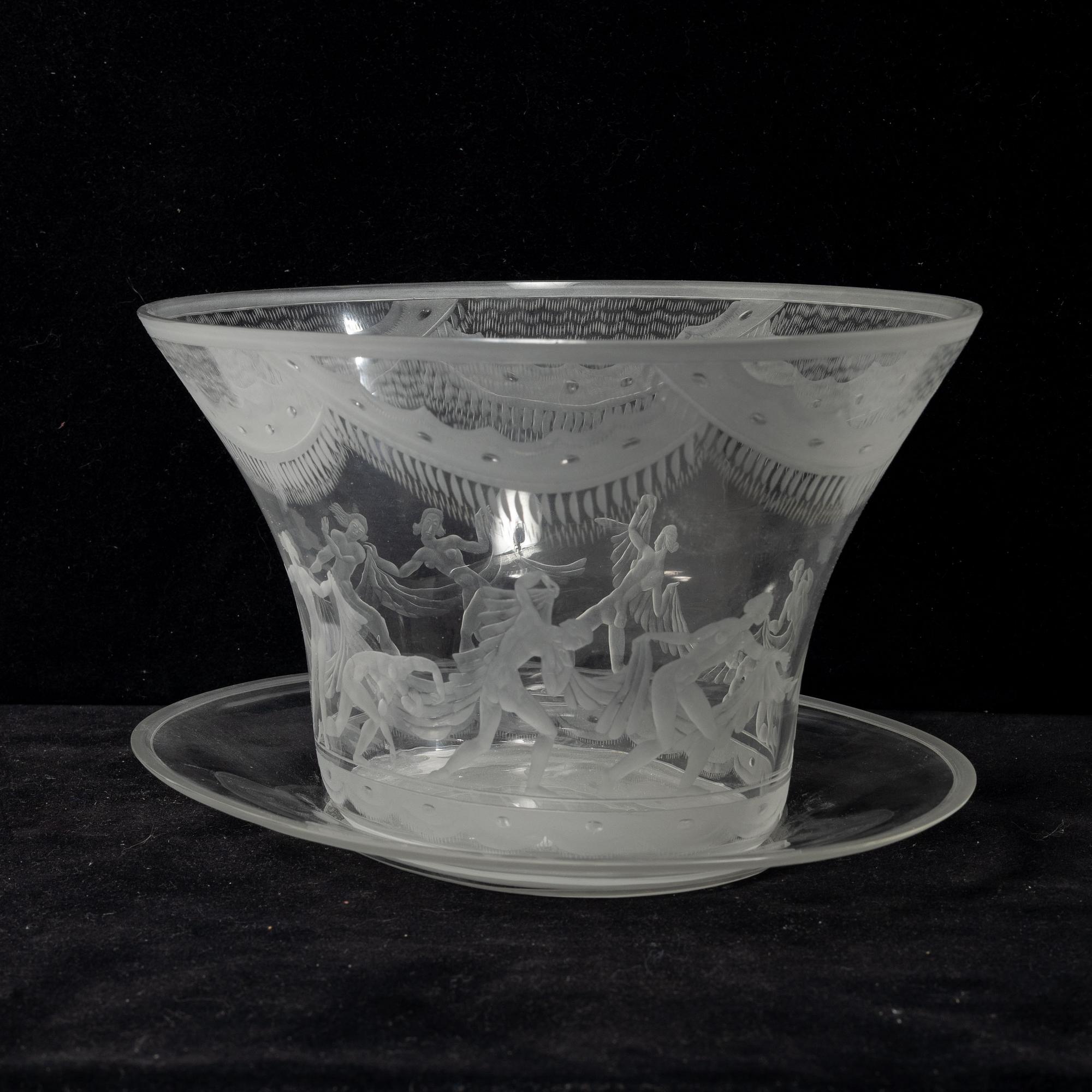 Simon Gate, a bowl on stand, 'Slöjdansen', Orrefors, 1930.
