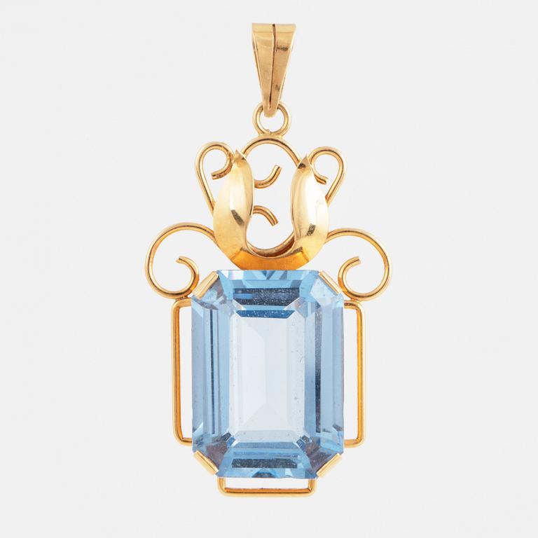 Blue synthetic spinel and 18K gold pendant.