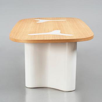 India Mahdavi, matbord, "Double Diagonale", formgivet inför ett projekt tillsammans med Firma Svenskt Tenn år 2022.