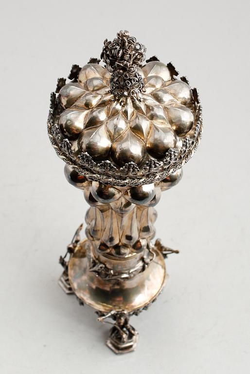 LOCKPOKAL, silver, otydliga äldre silverstämplar samt fantasistämplar. Vikt ca 605 gram.