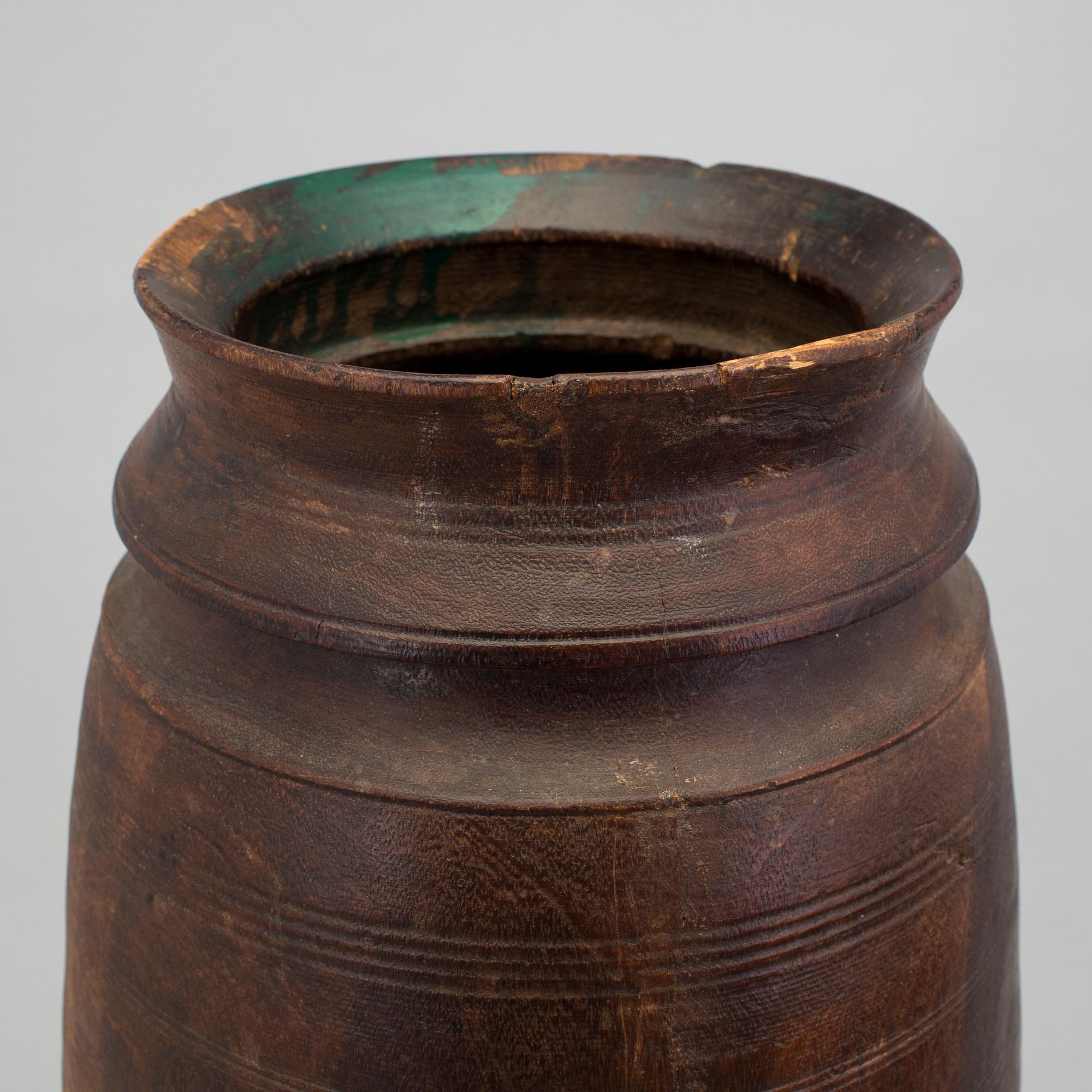 A 17th century lathed container.
