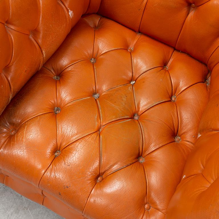 Fåtöljer, ett par, sk Chesterfield, sent 1900-tal.