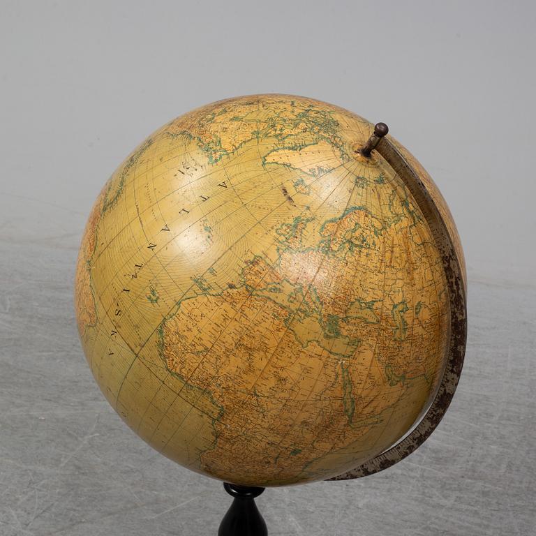 A large globe, H. Kiepert, Arvid Kempe, Wahlström & Widstrand, Stockholm, 1909.