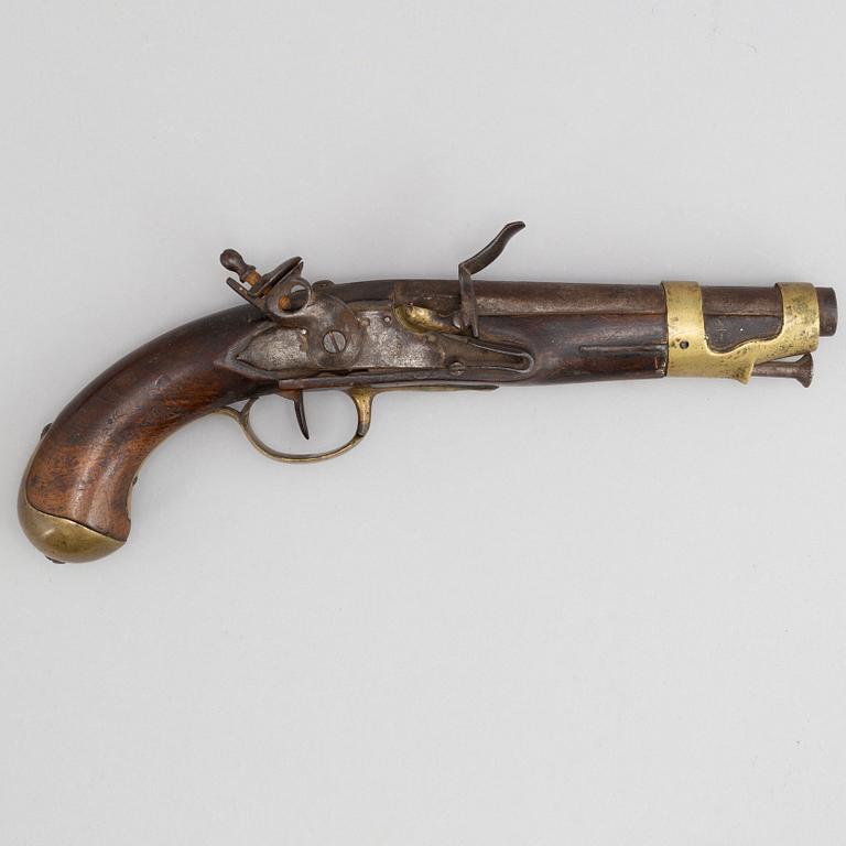 A French flintlock pistol model An IX.