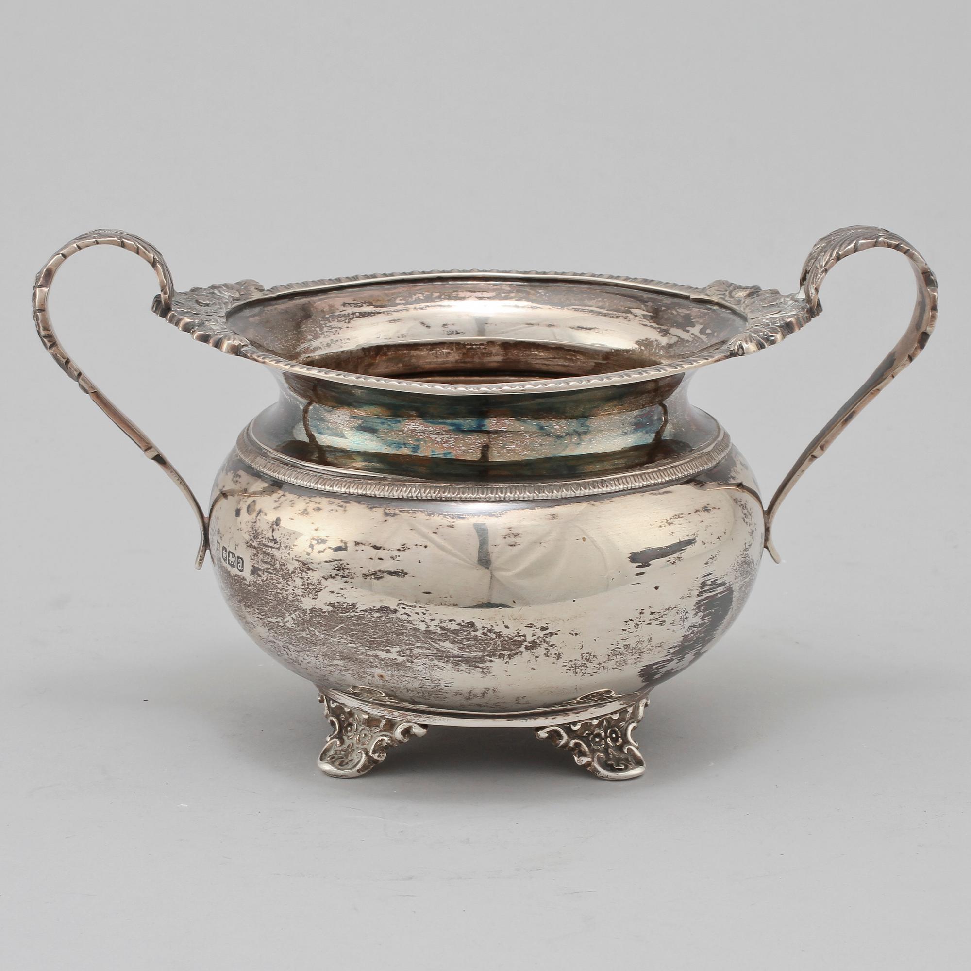 SOCKERSKÅl, silver, Cooper Brothers & Sons, Sheffield, England, 1918. Vikt 340 g.