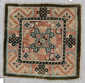 MATTOR, 2 st, Kina, meditationsmattor, antika, ca. 55x60.