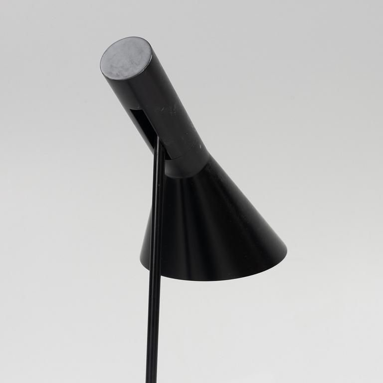 Arne Jacobsen, golvlampa, "AJ", Louis Poulsen, Danmark.