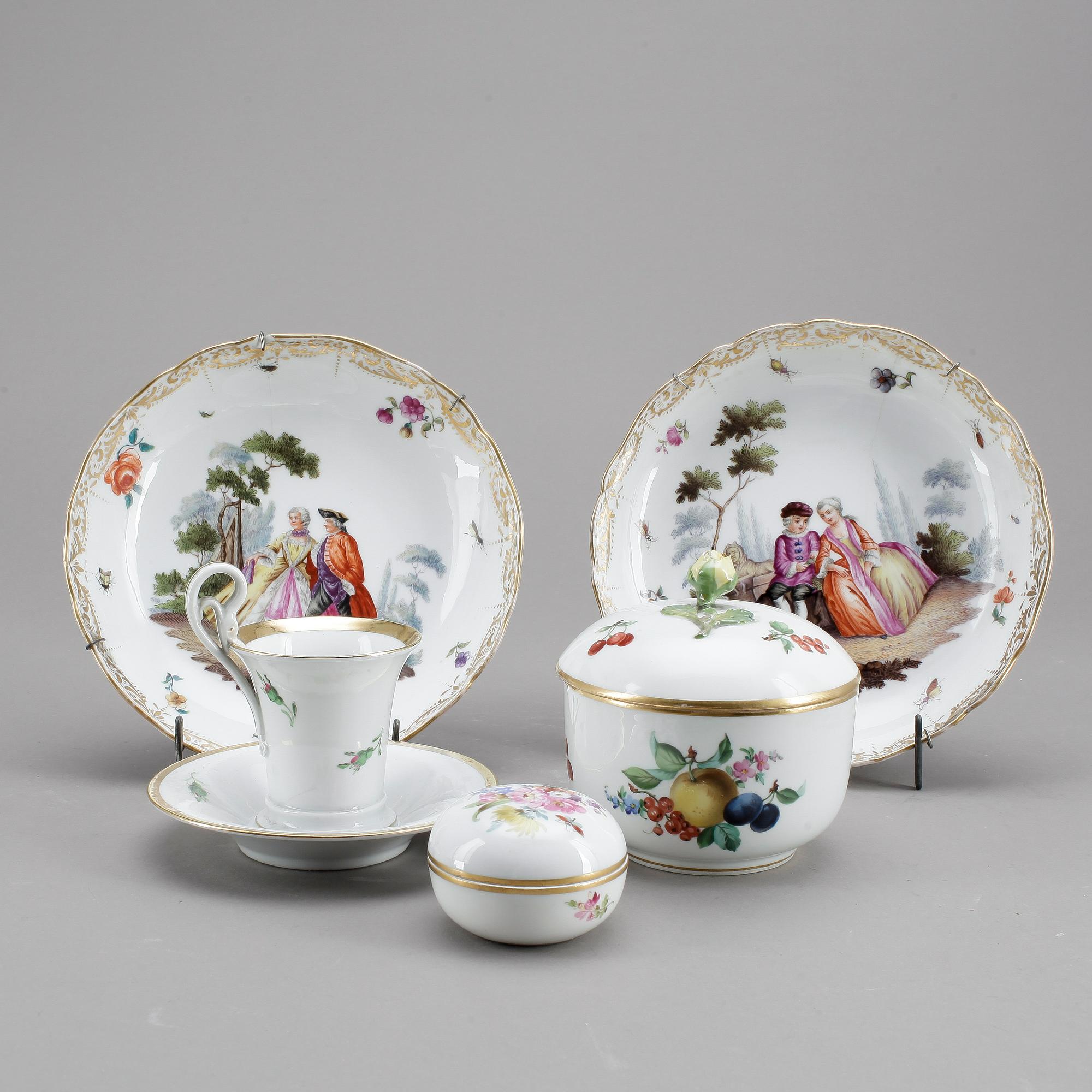 PARTI MEISSEN, delar porslin, Tyskland, 1800-tal samt tidigt 1900-tal.