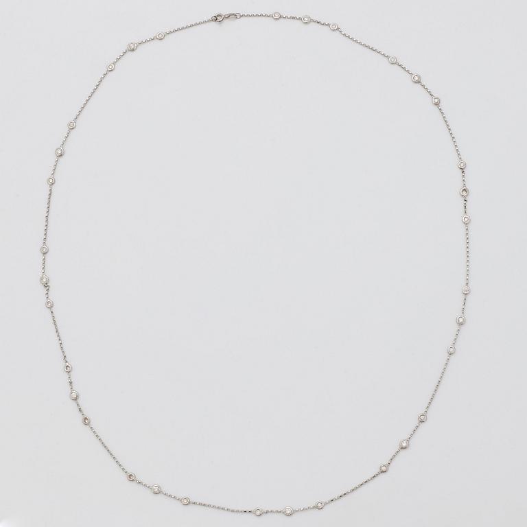 A diamond long chain in 18K white gold set with round brilliant-cut diamonds.