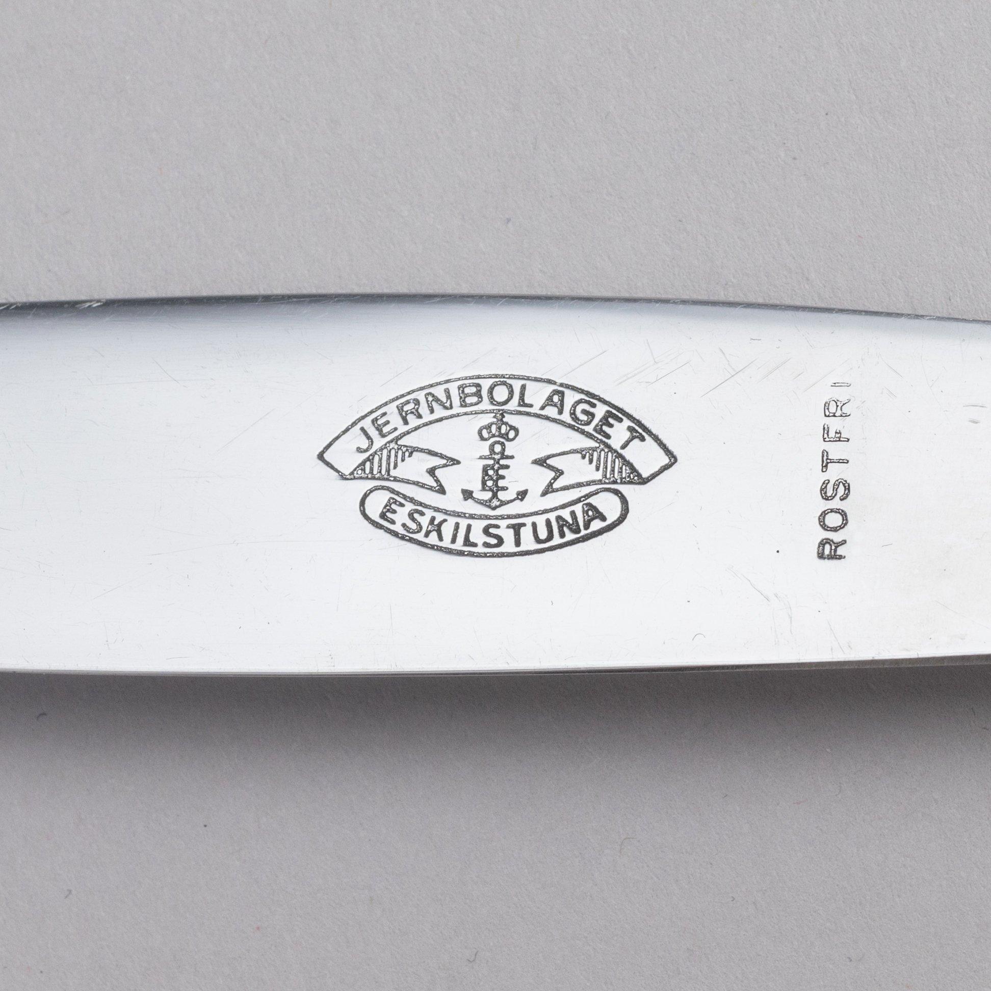 A silverware set, 105 pieces, and a cutlery box, marks of Erasmus Lindeström, Stockholm 1901-1902.