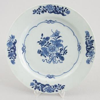 19 blue and white export porecelain plates, Qing dynasty, 18th century.