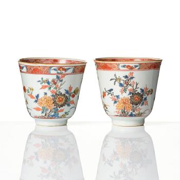 A pair of porcelain cups, Qing dynasty, first half of the 17th Century.
