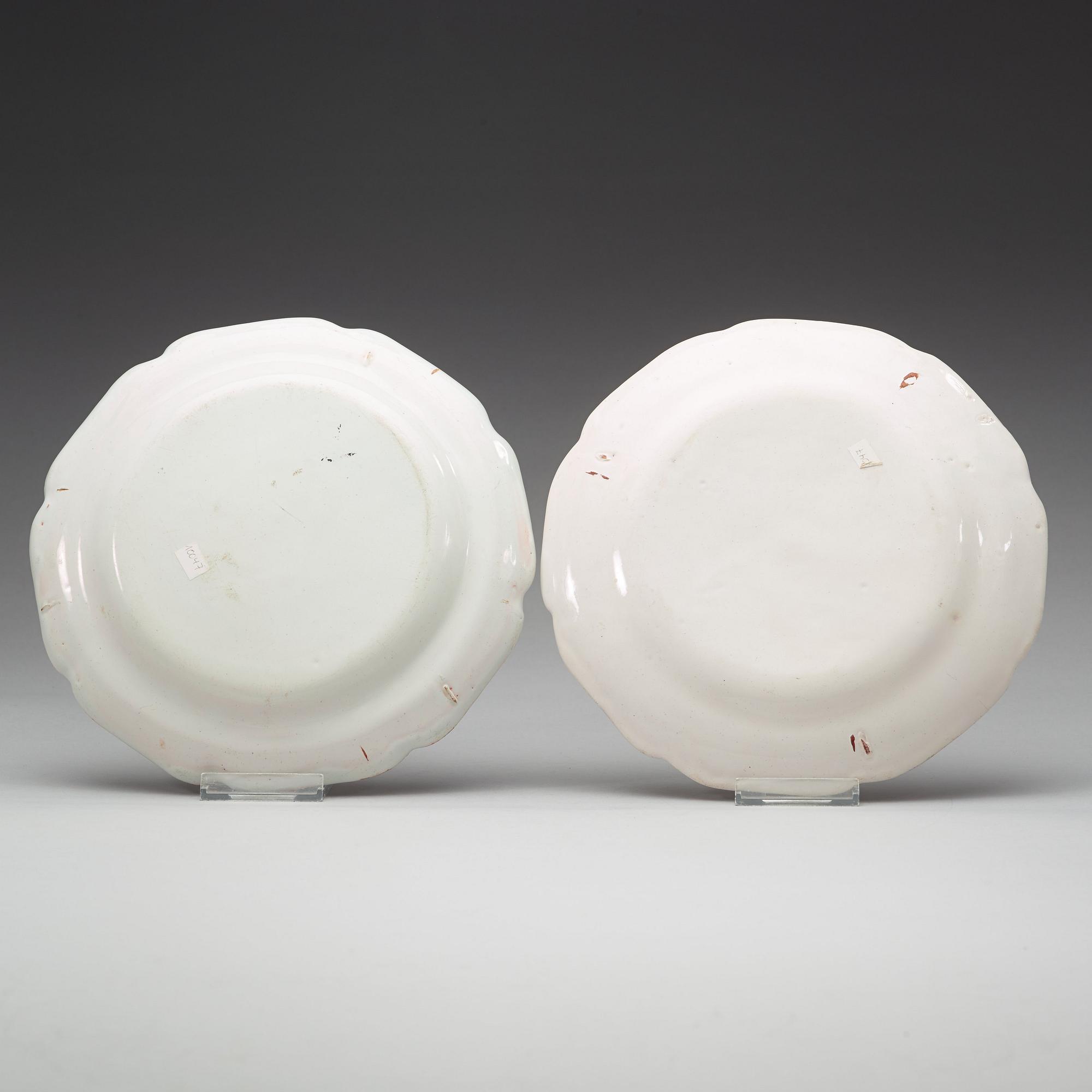 TALLRIKAR, två stycken, fajans. Kiel, omkring 1770.