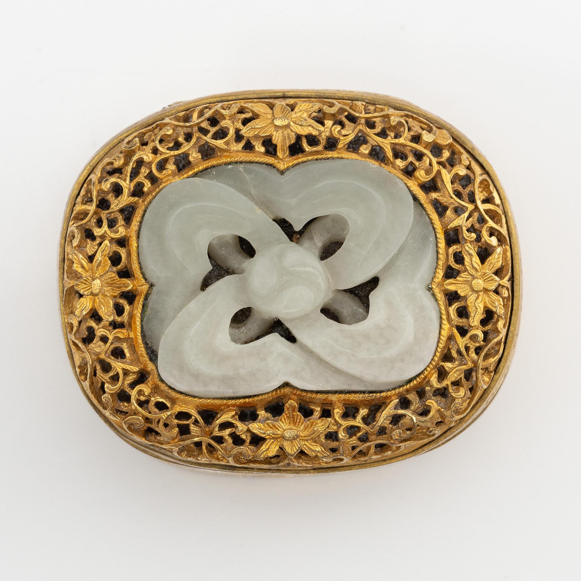 A gilded box with an 'endless knot' inlay, Qing dynasty, 19th century.
