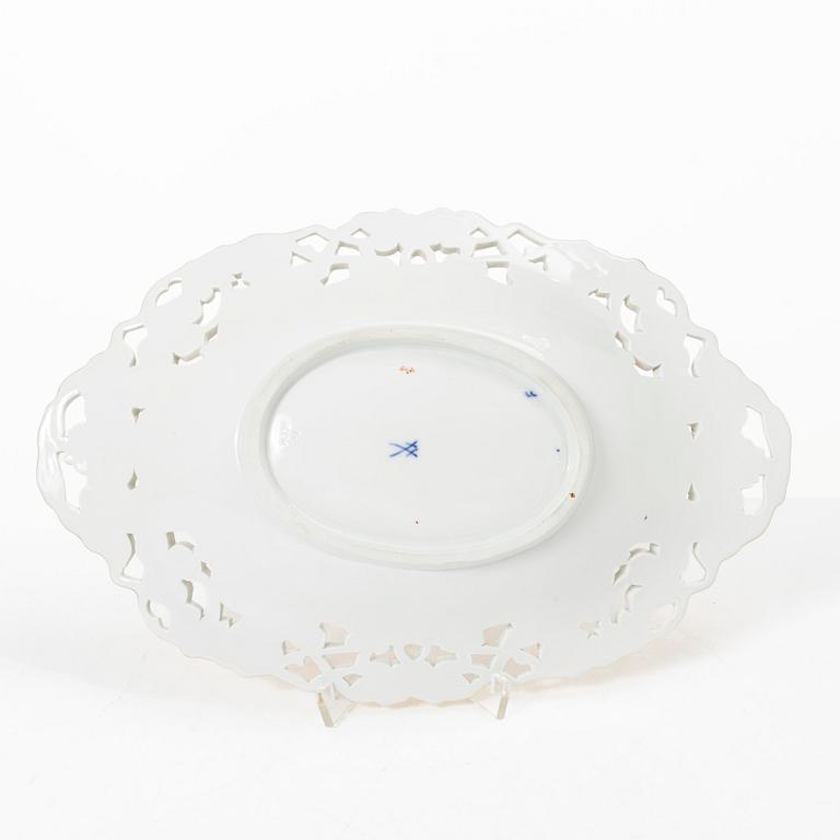 Meissen, A German Meissen basket, first half of the 20th century.