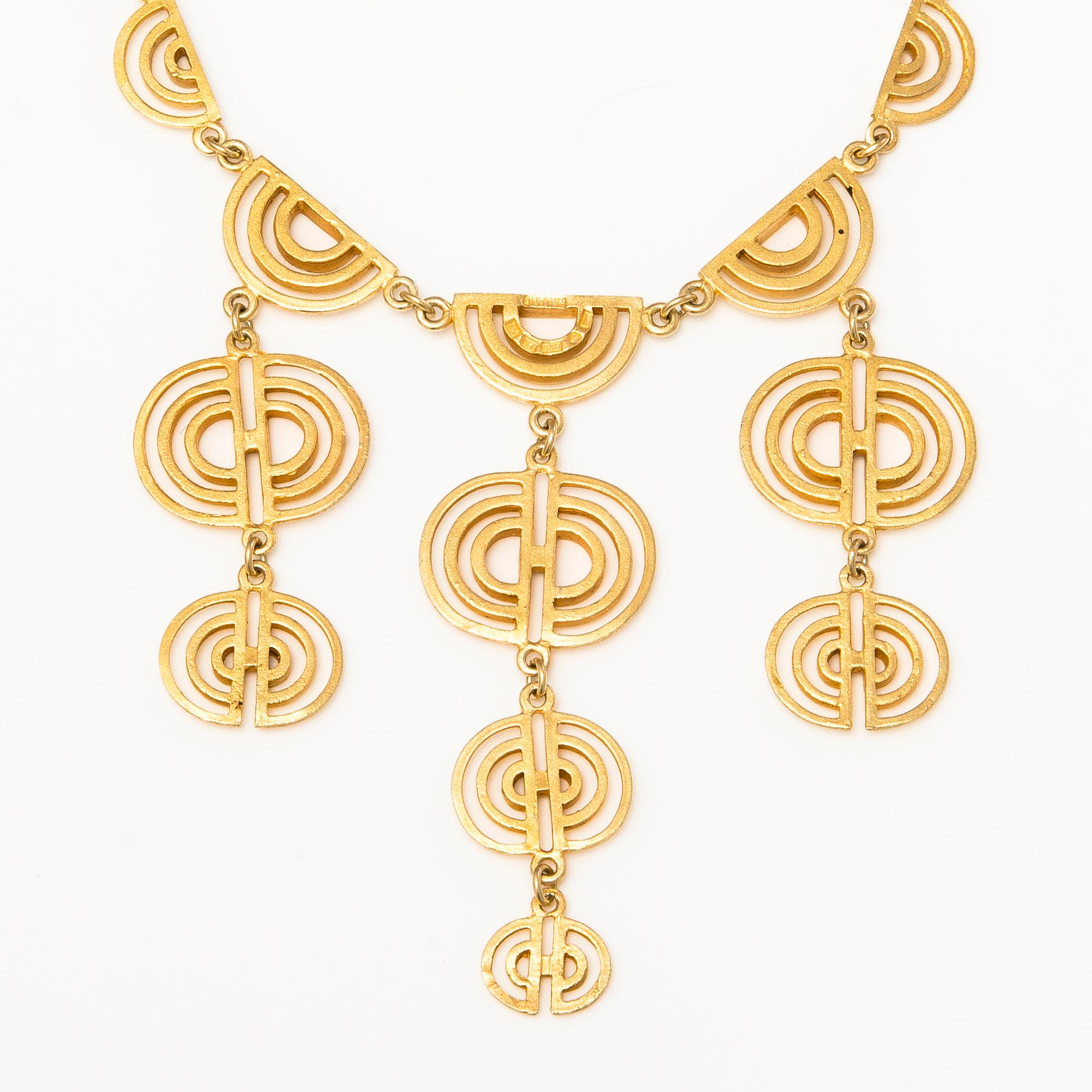 Jorma Laine, A set of gold plated silver necklace and two bracelets. Kultateollisuus Oy, Turku 1975.