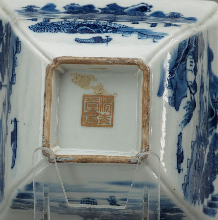 SKÅLAR, ett par. Qing dynastin. Jiaqing (1796-1820).