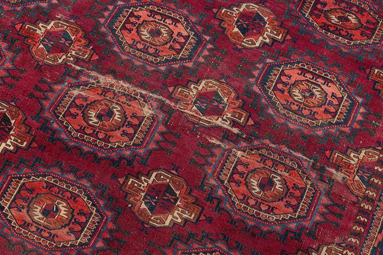 An Antique Tekke main carpet, ca 545 x 302 cm.