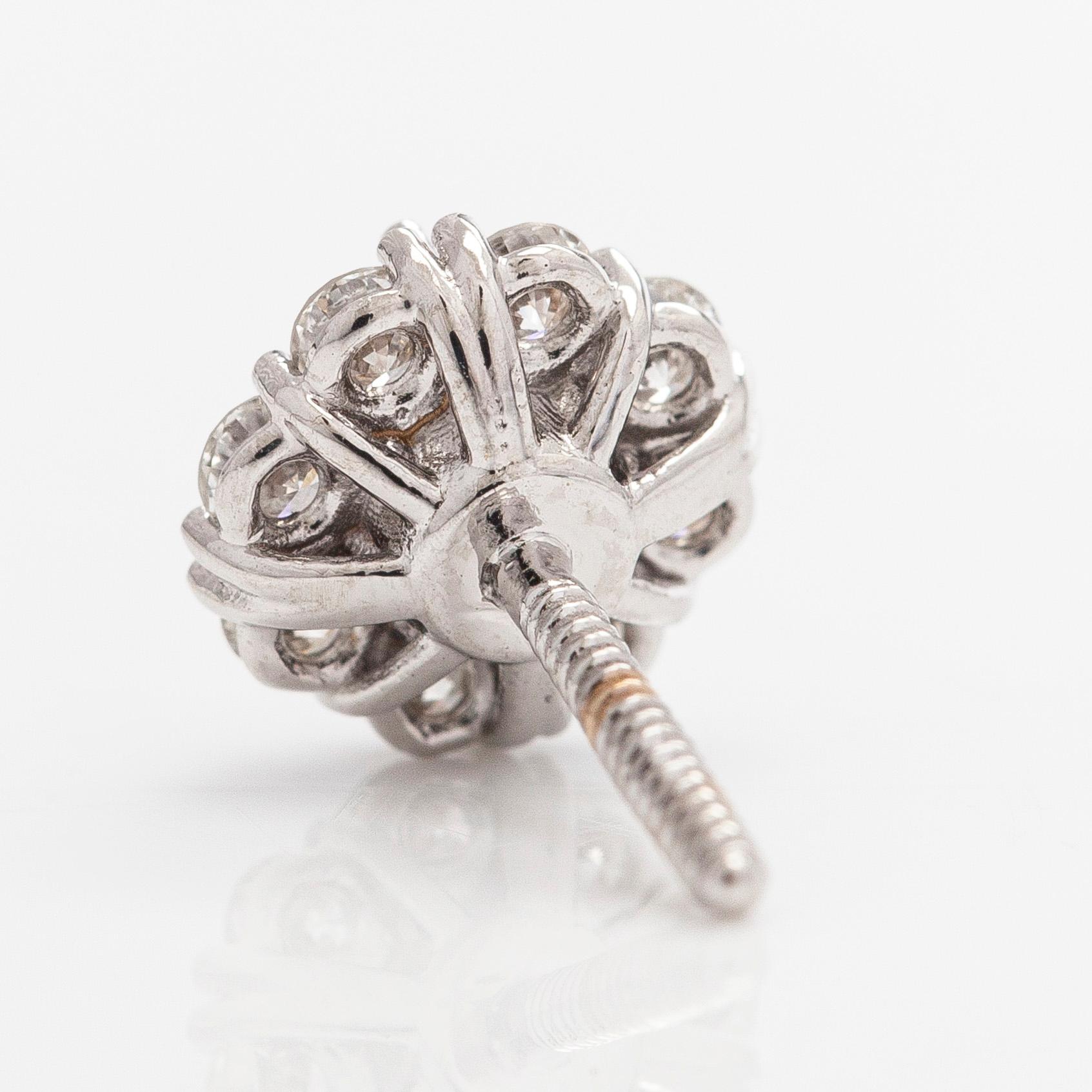 Örhängen, 18K vitguld med briljantslipade diamanter.