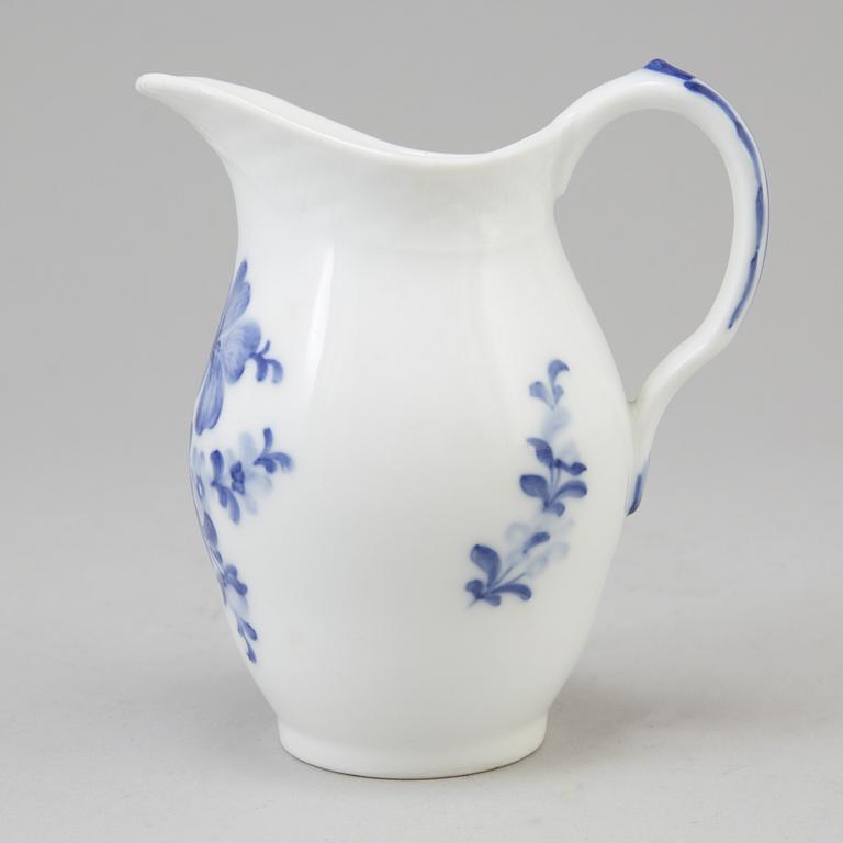 A 37 piece porcelain service 'Blå blomst', Royal Copenhagen, Denmark.