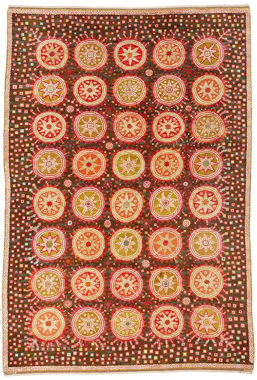 Ann-Mari Lindbom, gift Forsberg, MATTA, "Stjärnrundlar, med mörk bakgrund", flossa, ca 401,5 x 274,5 cm, signerad AB MMF AML.