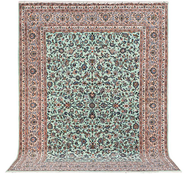 A Kashan carpet, c. 394 x 284 cm.