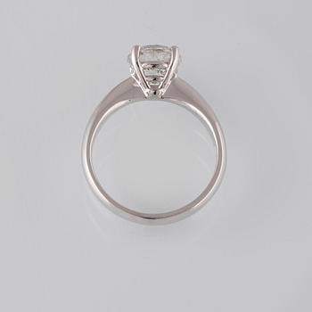 RING, 18K vitguld med briljantslipad diamant 2.01 ct Vikt 4,7 gram.