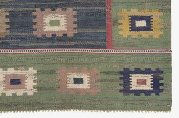 Märta Måås-Fjetterström, matta, "Grön äng", rölakan, ca 305 x 200 cm, signerad AB MMF.