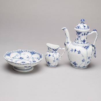 SERVISDELAR, 45 delar, porslin, "Musselmalet", Royal Copenhagen, 1950- /60-tal.