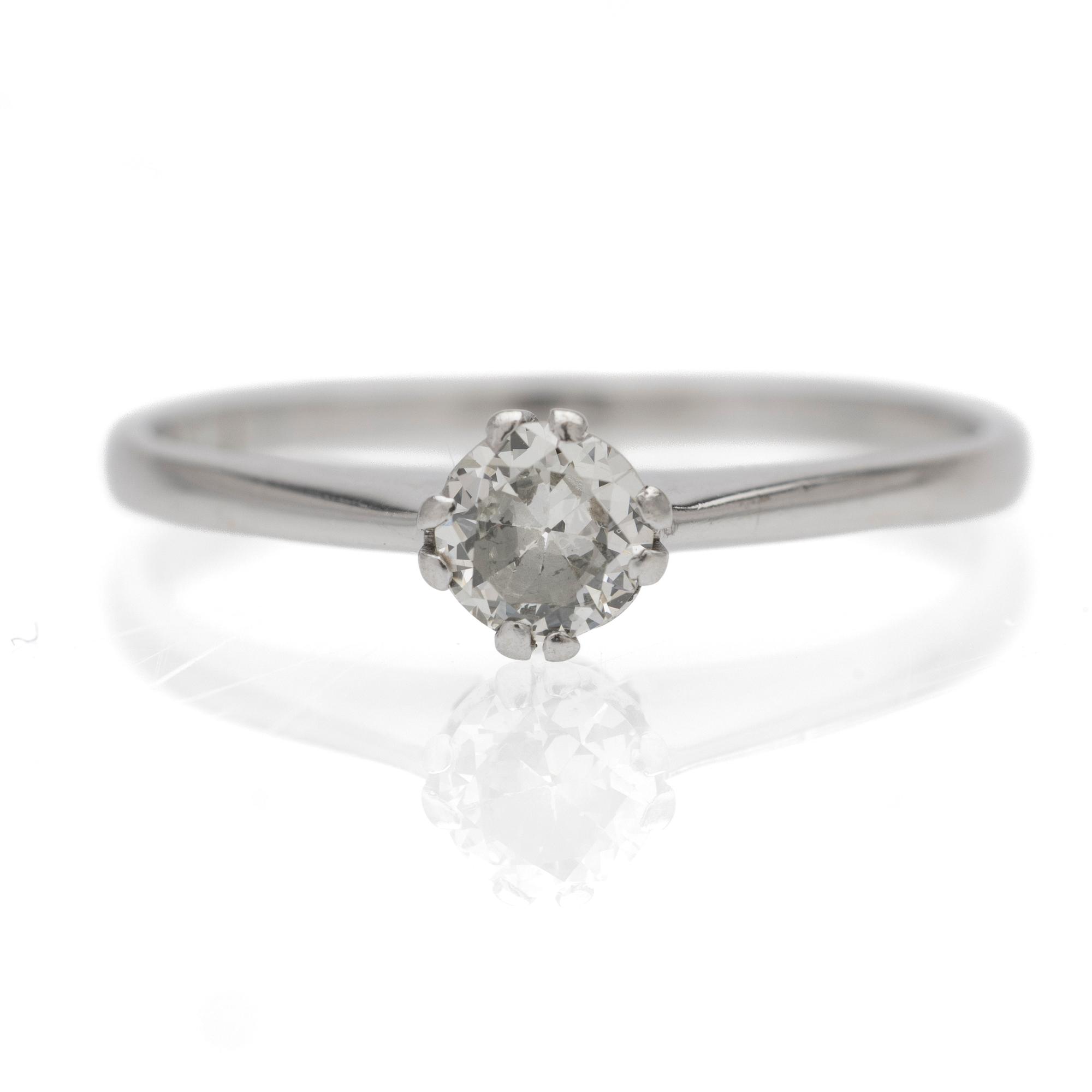 Solitaire ring in 18K white gold and diamond, Axel Jonsson's Goldsmith Workshop, Stockholm, circa 1940.
