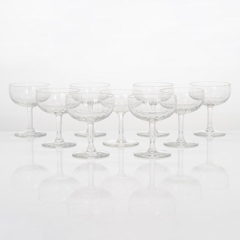 Göran Hongell, A 43-piece glass ware set "Kilta". Iittala, in production 1947-1966.