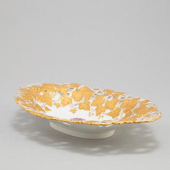 A MID 20TH CENTURY MEISSEN PORCELAIN BOWL.