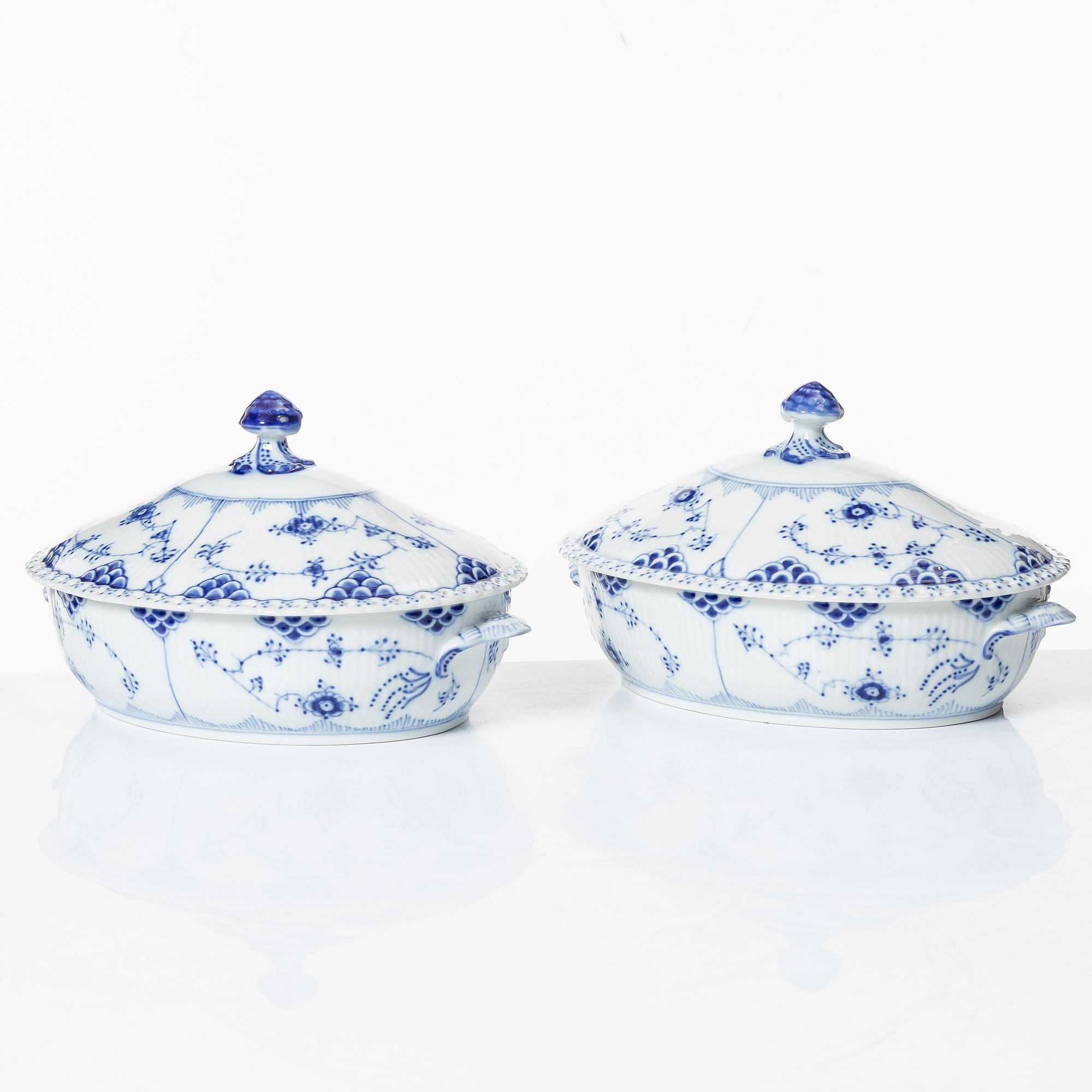 Royal Copenhagen, terriner med lock, ett par, "Musselmalet Helblonde", Danmark, 1979-83.