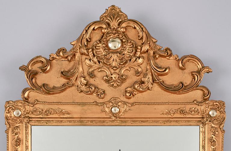 SPEGEL, nyrokoko, etikettmärkt Carl Berg, Hamburg, 1800-talets mitt.