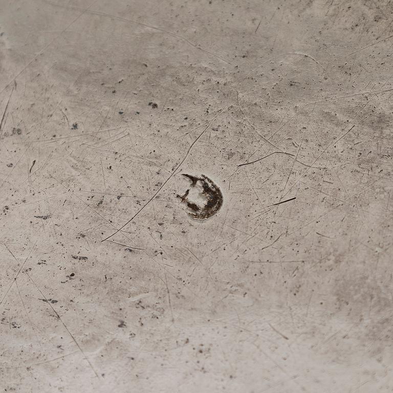 Serving dish, silver, 18th century, indistinct mark.