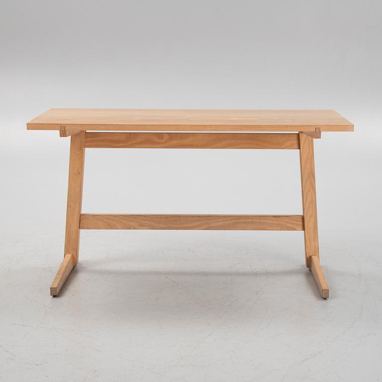 Matbord, tillverkat på Sävar snickeri.