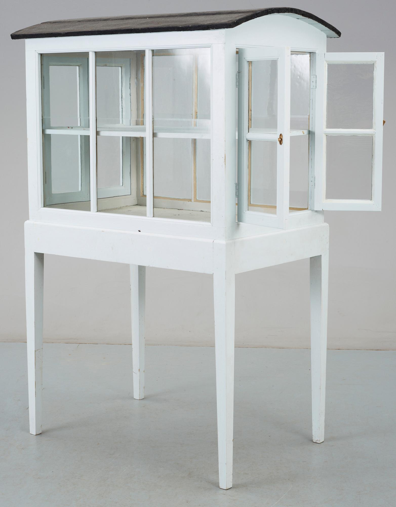 ORANGERISKÅP, 2000-tal.