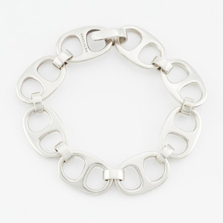 Bertel Gardberg, a silver bracelet, Hopeatehdas Oy, Helsinki 1966.