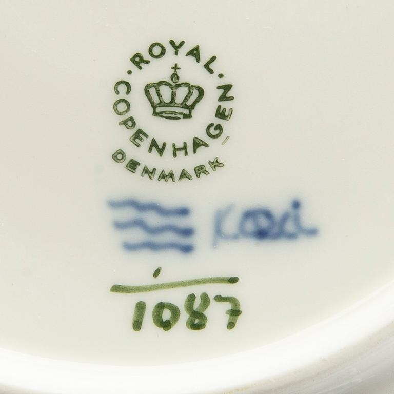 A Royal Copenhagen "Musselmaalet" coffee service, Denmark, 20th Century. (42  pieces).