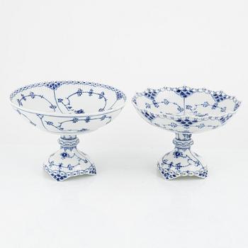 Royal Copenhagen, 4 porcelain pieces of 'Musselmalet', Denmark.