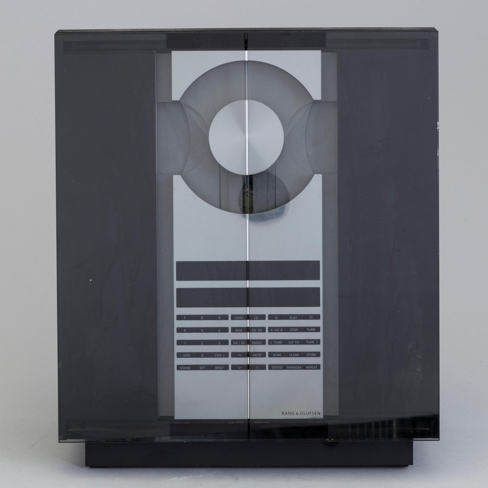 STEREO med tillbehör, "Beocenter 2300", design David Lewis, Bang & Olufsen, Danmark, tillverkad mellan 1991-2000.