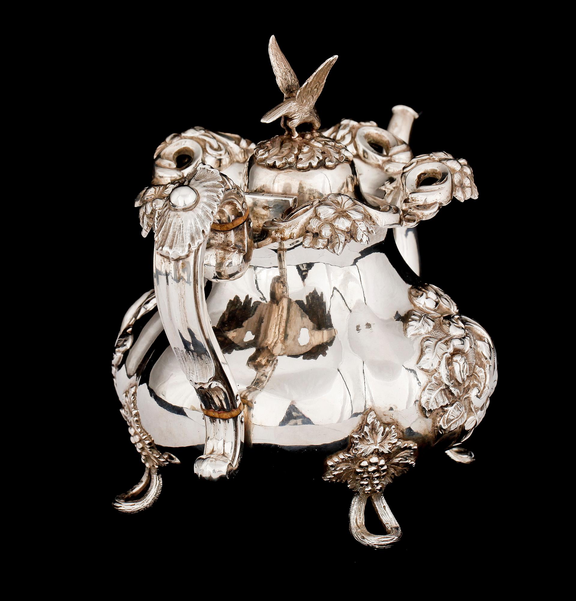 TEKANNA, silver, nyrokoko, Pehr Fredrik Palmgren, Stockholm 1863. Vikt ca 570 gram.