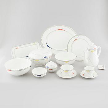 A 62 pieces bone china servis "Trio" from Villeroy & Boch. Produced between 1984 and 1988.