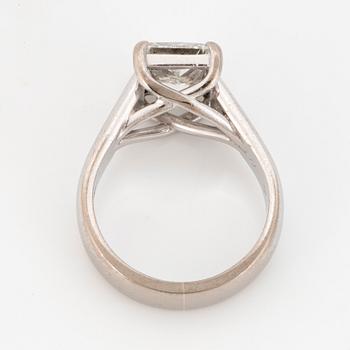 ENSTENSRING, 18K vitguld med en prinsesslipad diamant ca 2 ct.