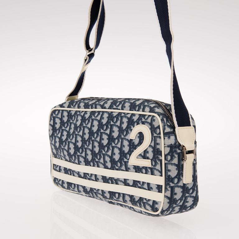 A MONOGRAM CANVAS No 2 TROTTER CROSS BODY BAG.