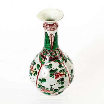 A Chinese Kangxi famille verte porcelain vase.