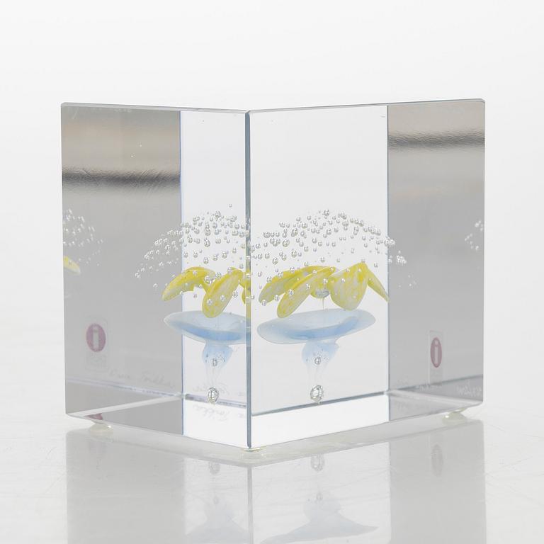 Oiva Toikka, an annual glass cube 2000, signed Oiva Toikka Nuutajärvi 2000, 963/2000.
