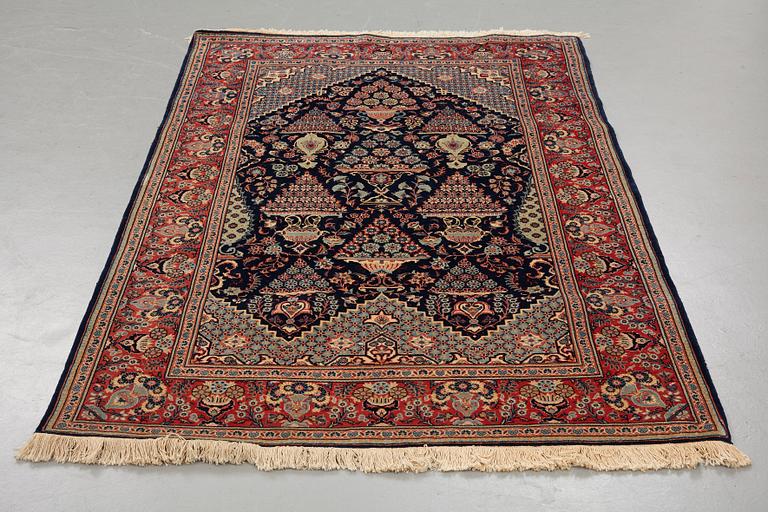 A rug, semi-antique, Kashan, ca 206,5 x 134,5 cm.