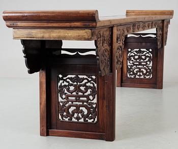 A Hardwood Long Table (Jiaotousun Qiaotouan), 17/18th Century, presumably Huanghuali.